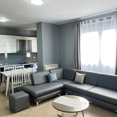 Boulevard Views - Spacious Tirana Apartment Eksteriør billede