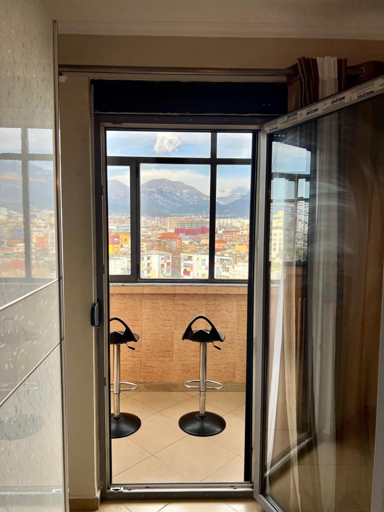 Boulevard Views - Spacious Tirana Apartment Eksteriør billede