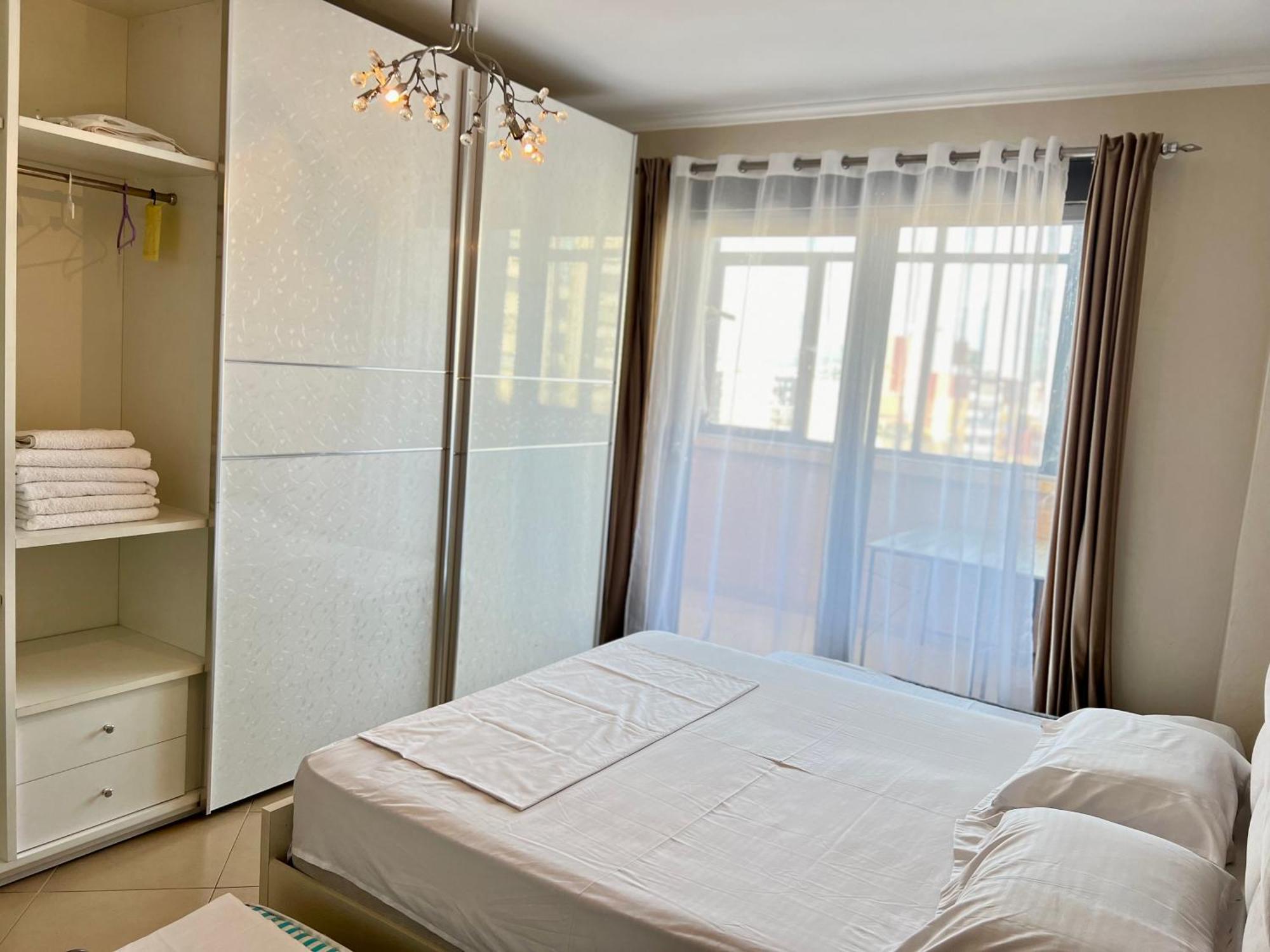 Boulevard Views - Spacious Tirana Apartment Eksteriør billede